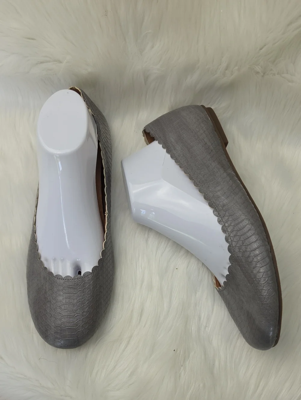 VIONIC Julieta Gray Silver Snakeskin Embossed Scalloped Comfort Ballet Flats 10